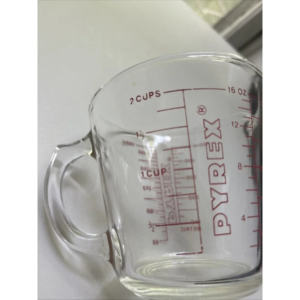 PYREX 516 Glass‎ Measuring Cup Red Lettering Closed D Handle 2 Cup Vintage